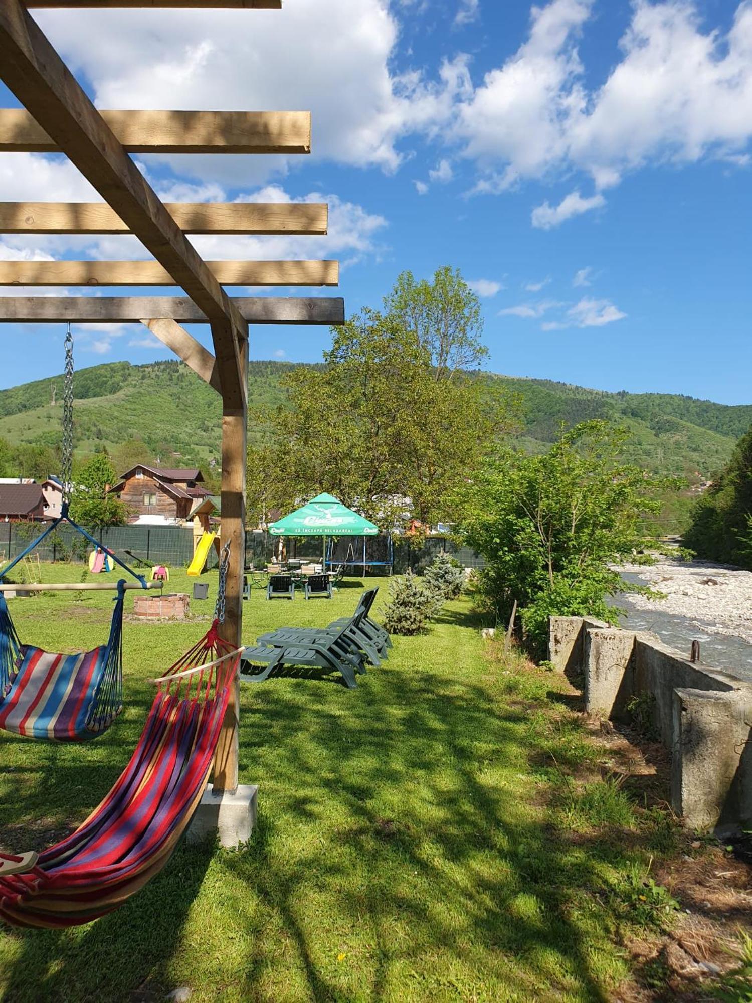 Hanul Doftana Trăisteni Buitenkant foto