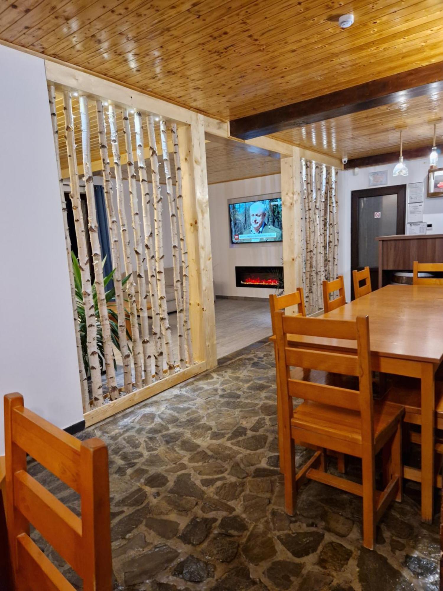 Hanul Doftana Trăisteni Buitenkant foto